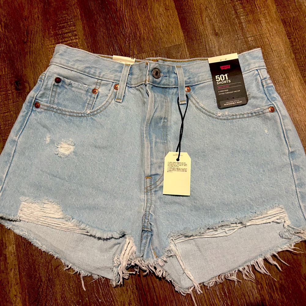 Women’s Levi 501 denim shorts size 28